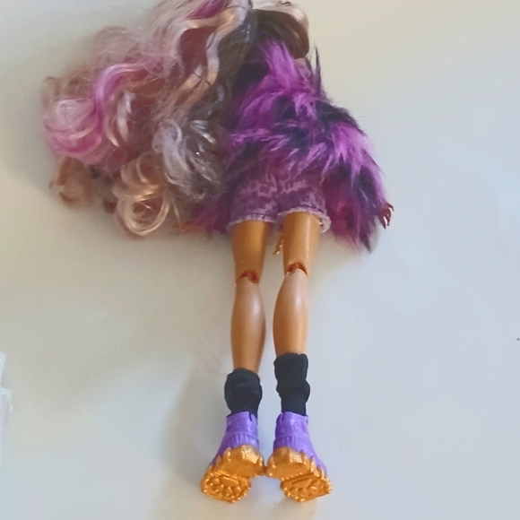 MATTEL MONSTER HIGH CLAWDEEN WOLF DOLL WITH CLOTHES G3 REBOOT 2022 - Picture 2 of 3